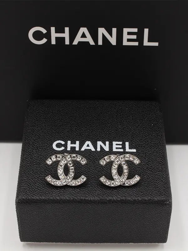 حلق شانيل 557 حلق chanel فضي