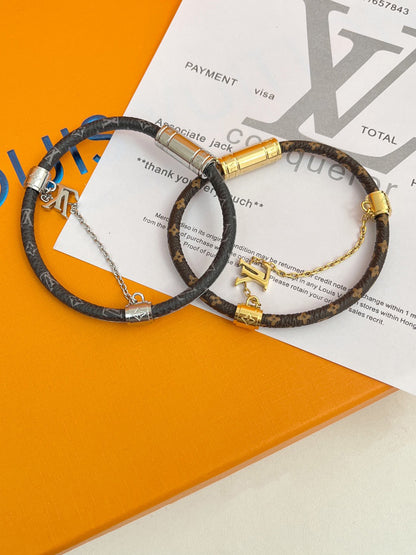 اساور لويس فيتون ليذر نيو لوك اسواره louis vuitton
