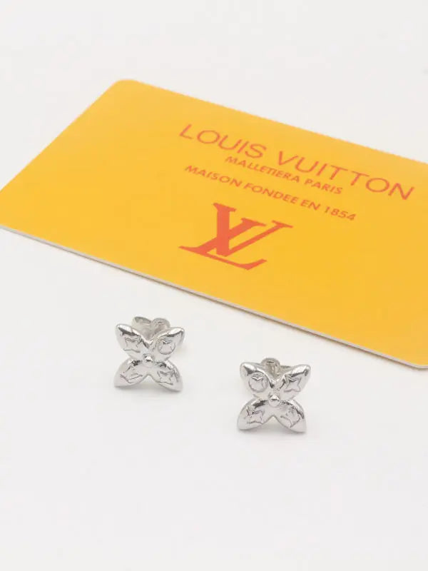 حلق لويس فيتون سمول لوقو 702 حلق louis vuitton فضي