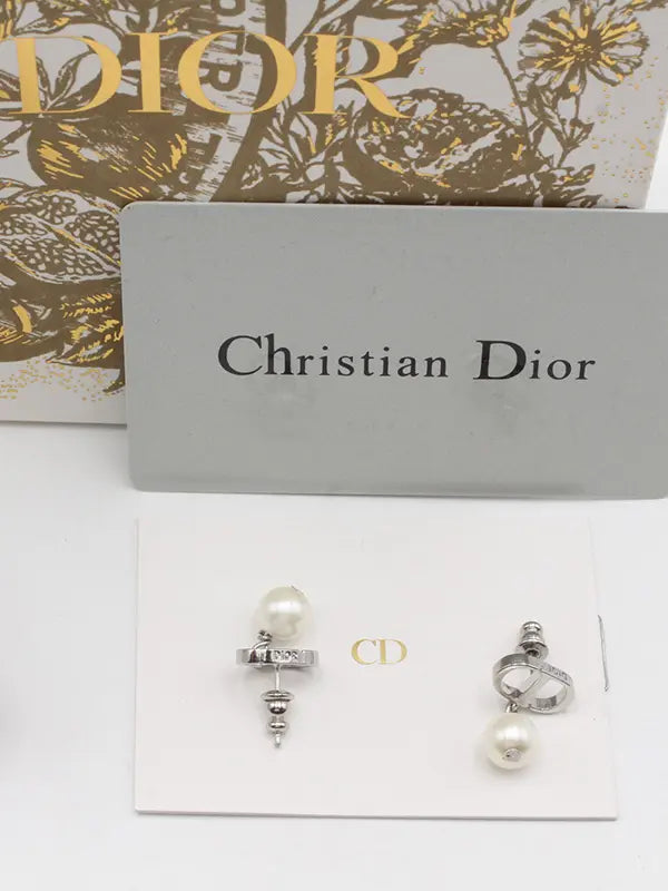 حلق ديور لوقو قولد سنقل بيرل حلق dior