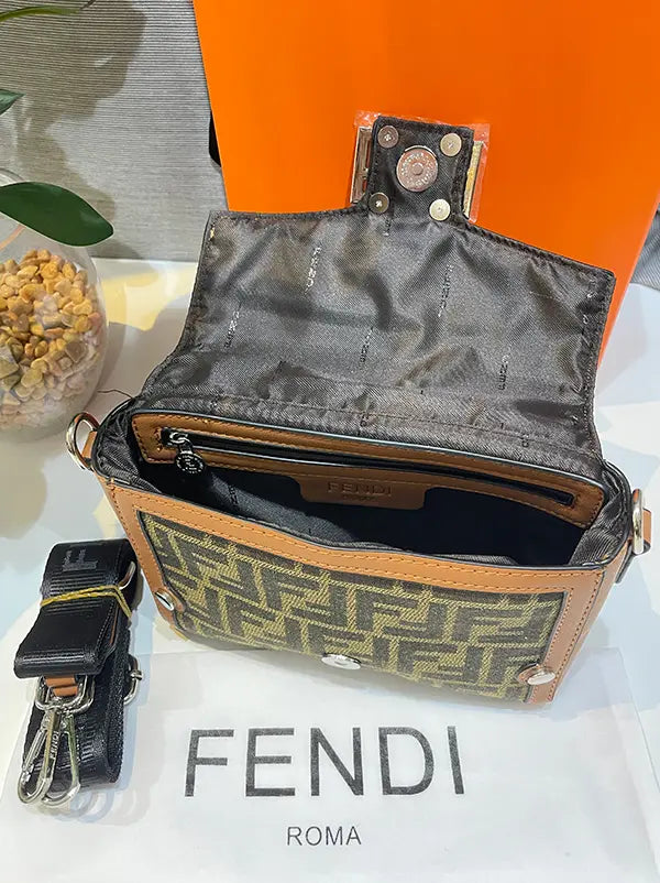 شنطة فندي براون ماستر شنط وحقائب fendi bags