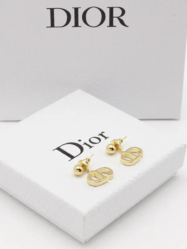 حلق ديور لوقو ميتال حلق dior