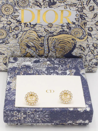 حلق ديور الجديد 680 حلق dior ذهبي