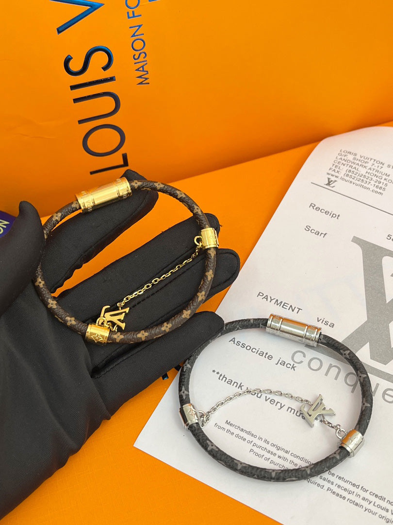 اساور لويس فيتون ليذر نيو لوك اسواره louis vuitton