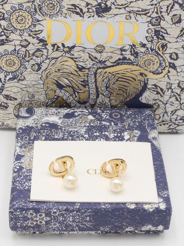 حلق ديور الجديد 677 ماستر حلق dior ذهبي