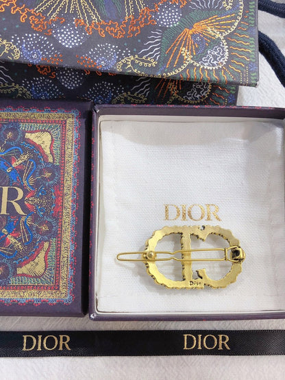 بكلة شعر ديور لوقو اكسسوارات شعر dior