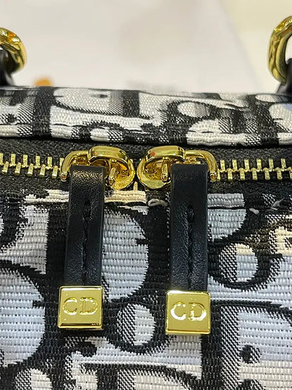 شنطة ديور صغيره الوان متعدده شنط وحقائب dior bags