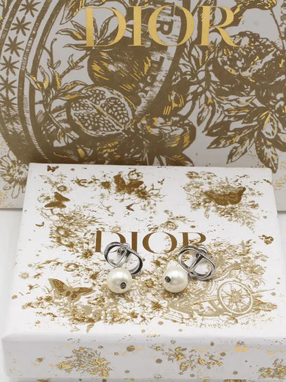 حلق ديور لوقو قولد سنقل بيرل حلق dior