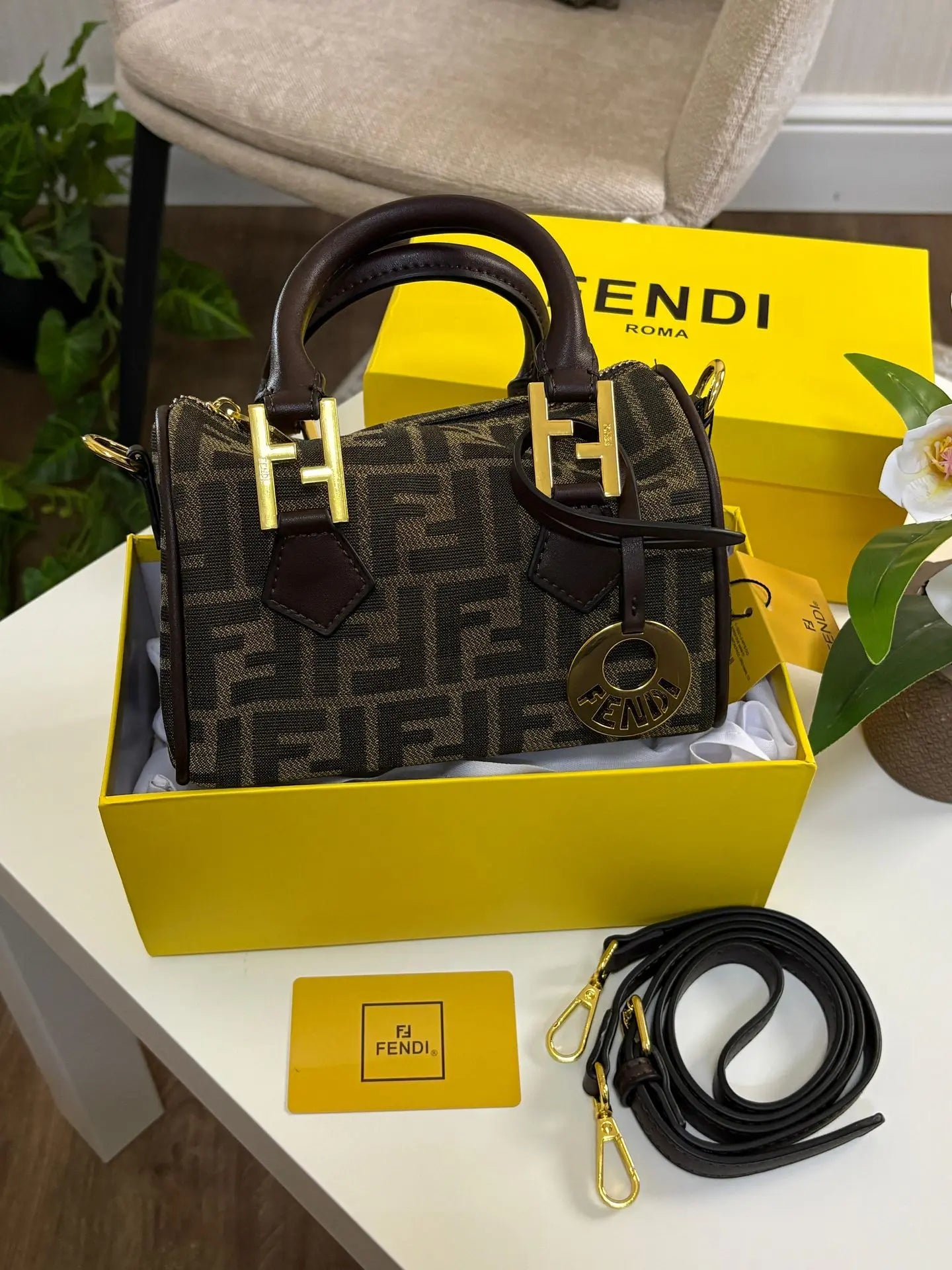 شنطة فندي هاي كواليتي الماستر صغيره شنط وحقائب fendi bags بني