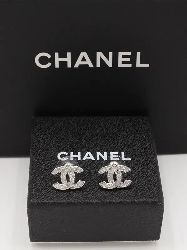 حلق شانيل 549 حلق chanel فضي