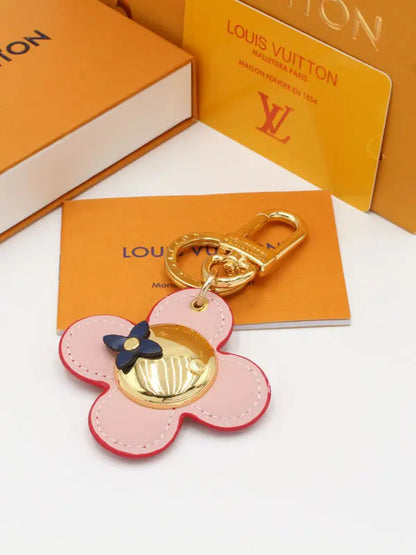 ميدالية لويس فيتون 240 ميدالية louis vuitton ذهبي