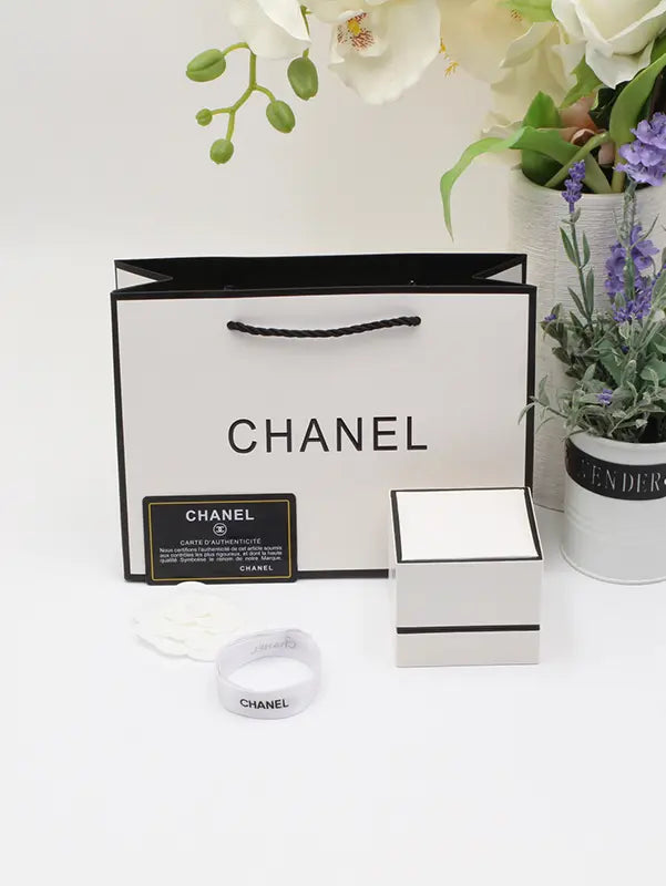 ملحقات شانيل للاطقم مربع صغيره هاي فيرجن هدايا chanel