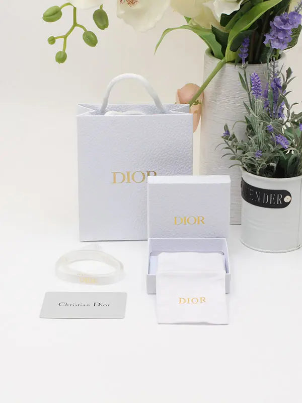 ملحقات ديور الذهبية الجديده هدايا dior
