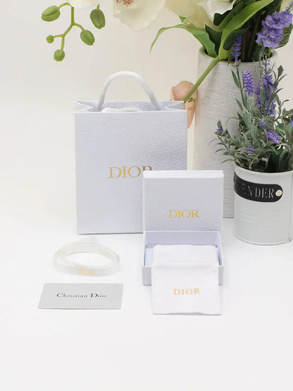 ملحقات ديور الذهبية الجديده هدايا dior