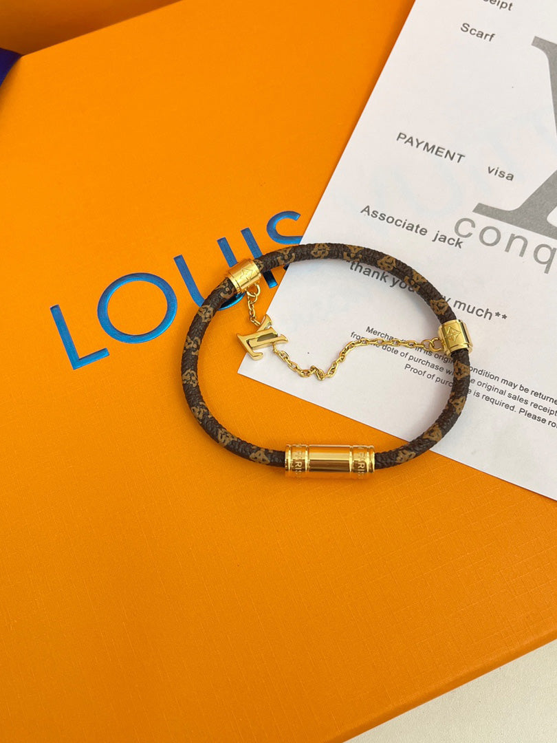 اساور لويس فيتون ليذر نيو لوك اسواره louis vuitton بني