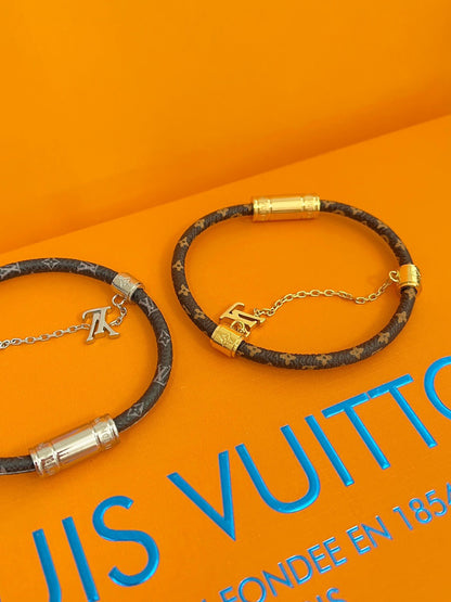 اساور لويس فيتون ليذر نيو لوك اسواره louis vuitton