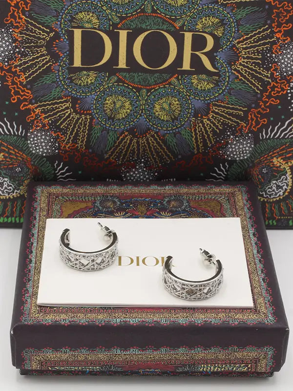 حلق ديور نقشة الغوايش لوقو حلق dior
