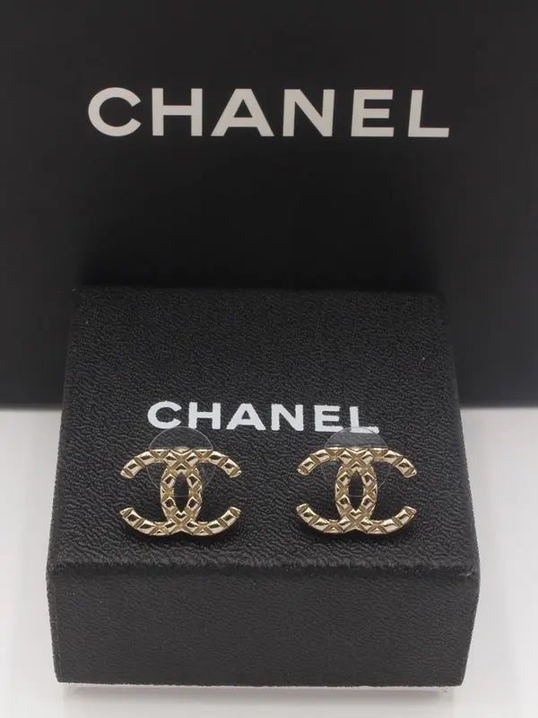 حلق شانيل انتيك ميتال 649 حلق chanel ذهبي