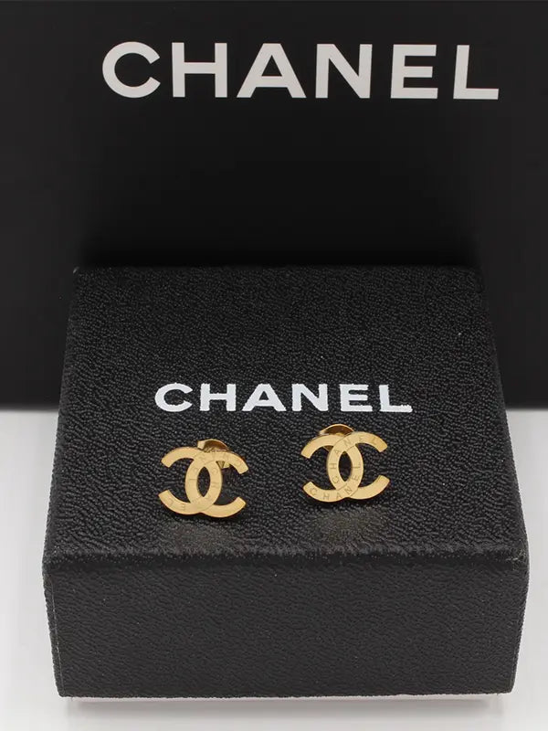 حلق شانيل ميتال لوقو 620 حلق chanel ذهبي