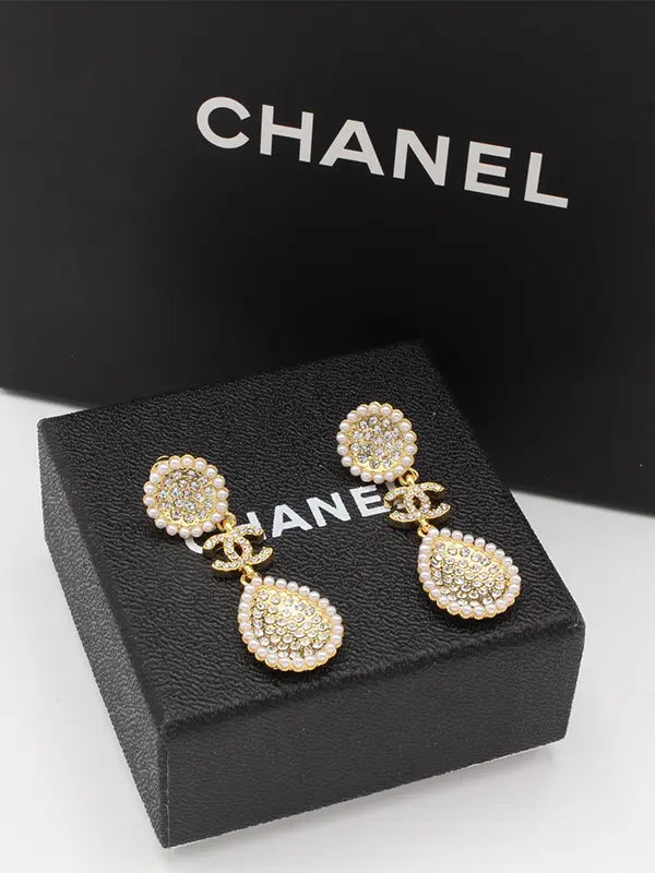 حلق شانيل دمعه لولو وكريستال لوقو حلق chanel