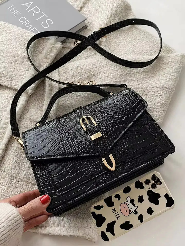 شنطةمربعة وسط