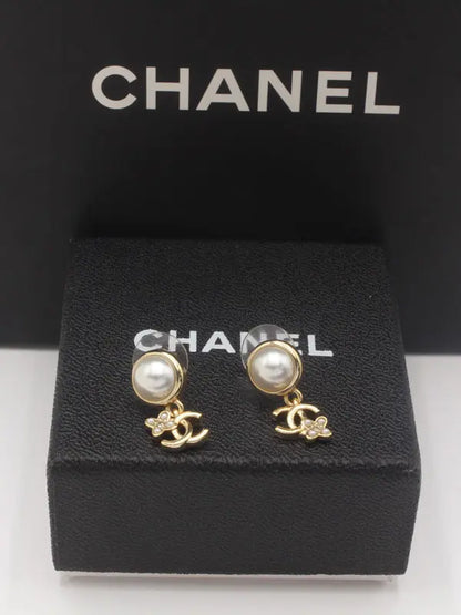 حلق شانيل 653 حلق chanel ذهبي