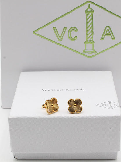 حلق فان كليف وسط لوقو