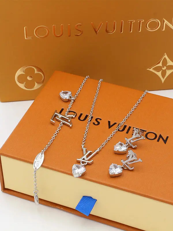 طقم لويس فيتون ماستر لوقو 3 قطع اطقم louis vuitton