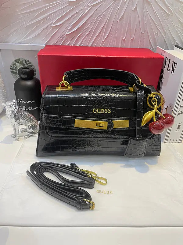 شنطة Guess شنط وحقائب Guess bags اسود