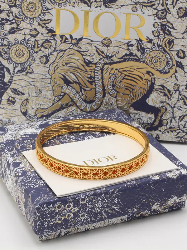 غوايش ديور ذهبي 840 اسواره dior