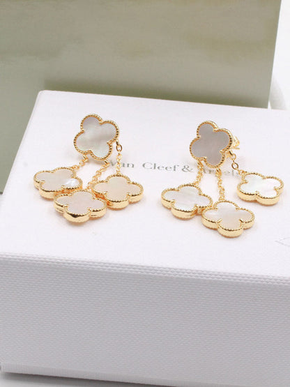 حلق فان كليف 4 ورود وسط حلق van cleef