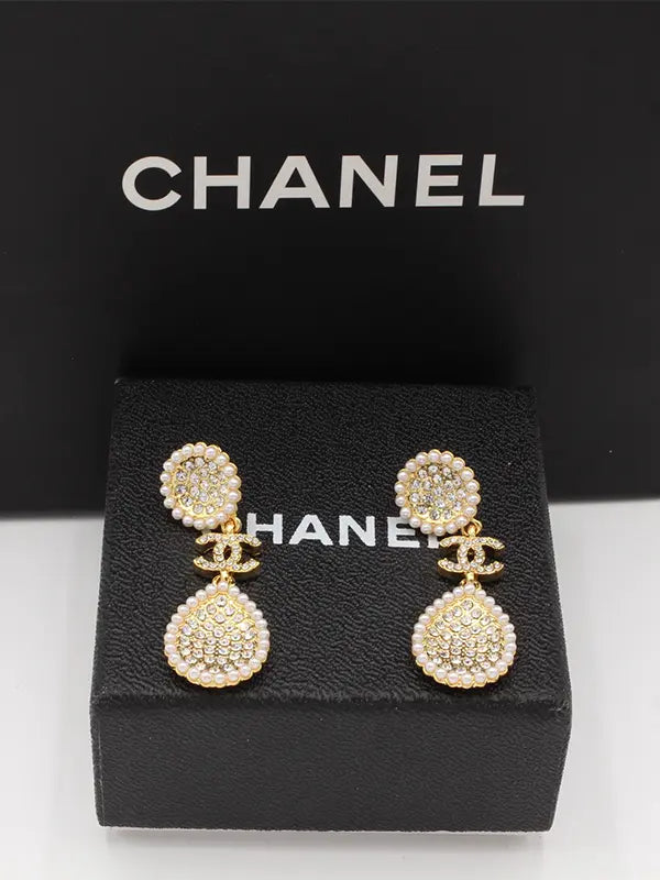 حلق شانيل دمعه لولو وكريستال لوقو حلق chanel