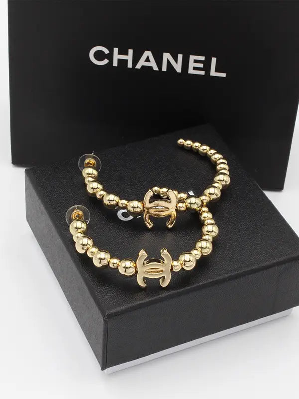 حلق شانيل كبير ميتال ذهبي لوقو حلق chanel