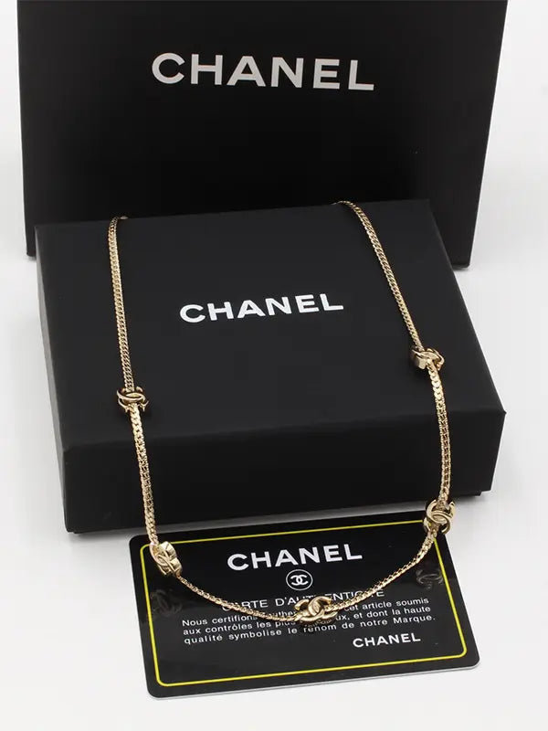 عقد شانيل تشوكر لوقو سلسال chanel ذهبي