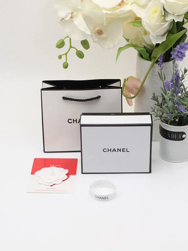 ملحقات اكسسوارت شانيل الجديد هدايا chanel