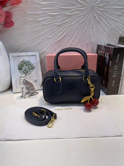 شنطة ميوميو مودرن شنط وحقائب miumiu bags كحلي
