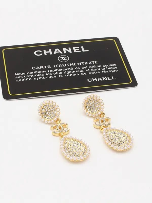 حلق شانيل دمعه لولو وكريستال لوقو حلق chanel