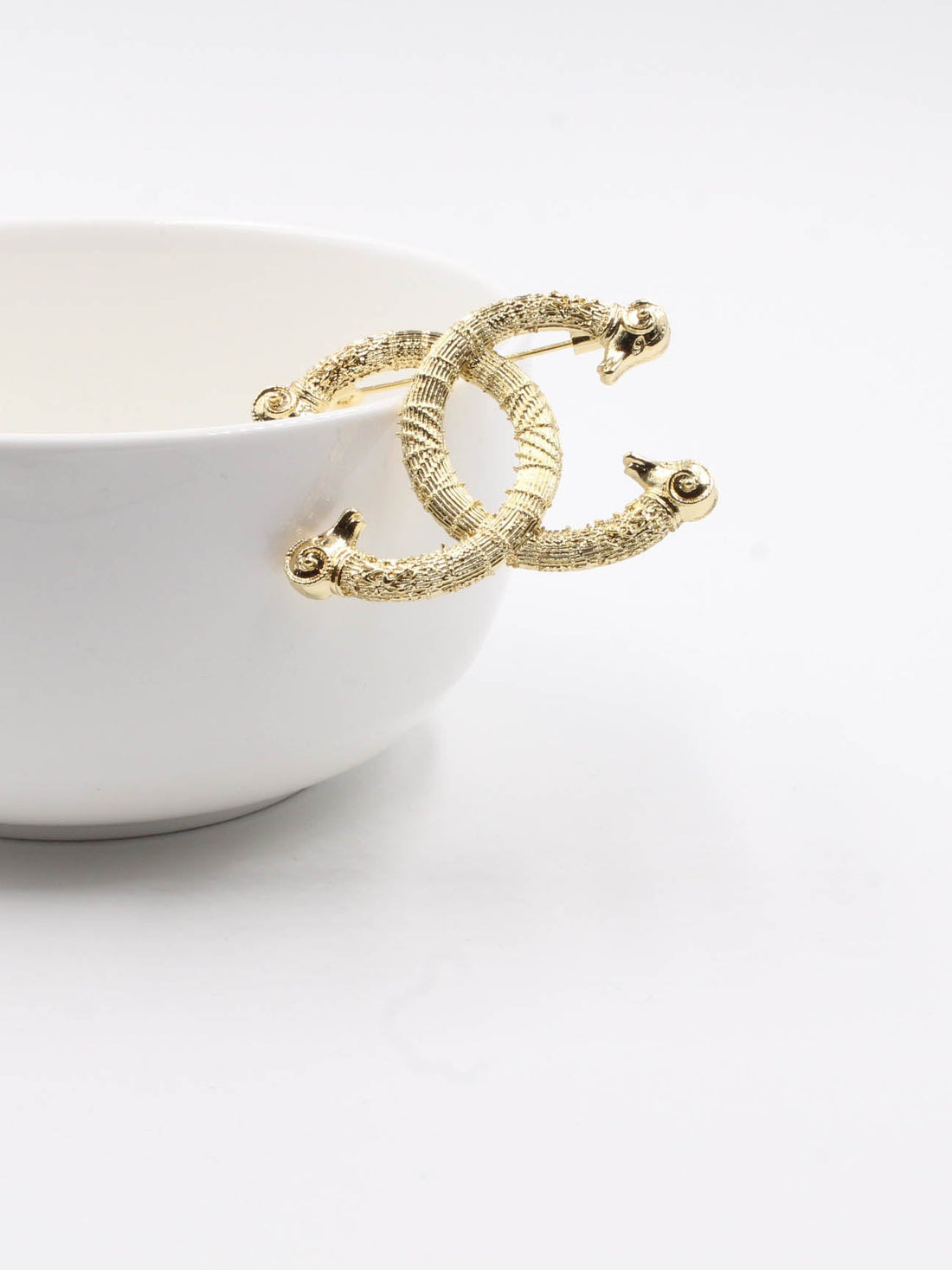 Brooch Chanel - بروش شانيل ذهبي منقوش بروش chanel