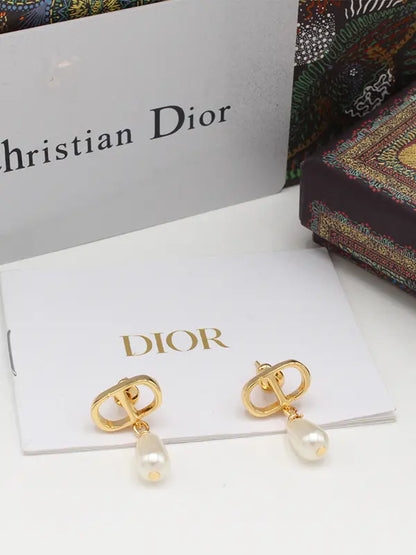 حلق ديور لونق بيرل لوقو حلق dior ذهبي