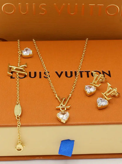 طقم لويس فيتون ماستر لوقو 3 قطع اطقم louis vuitton ذهبي