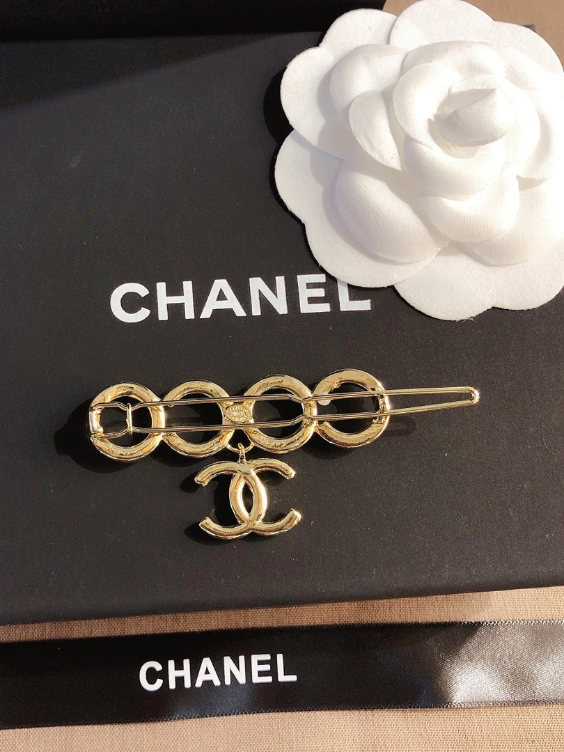 بكلة شعر شانيل اكسسوارات شعر chanel ذهبي