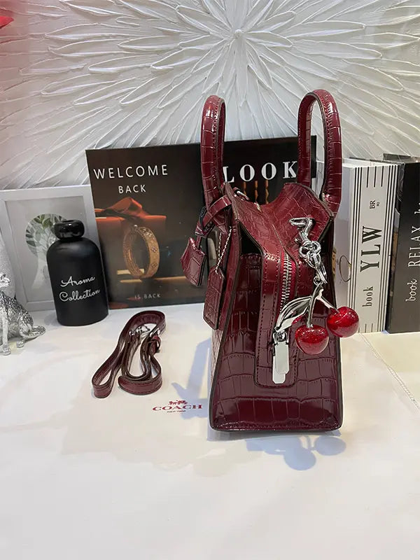 شنطة كوتش ريد فلفت شنط وحقائب coach bags