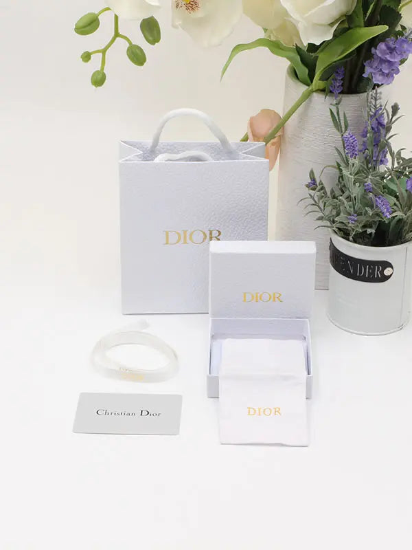 ملحقات ديور الذهبية الجديده هدايا dior