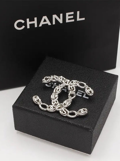 بروش شانيل ميتال لوقو 219 بروش chanel