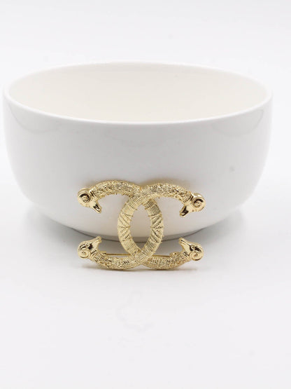 Brooch Chanel - بروش شانيل ذهبي منقوش بروش chanel ذهبي