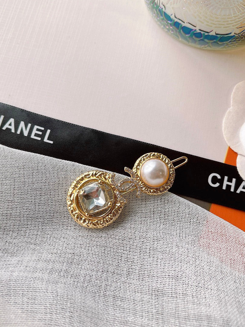 بكلة شعر شانيل ستون اكسسوارات شعر chanel ذهبي