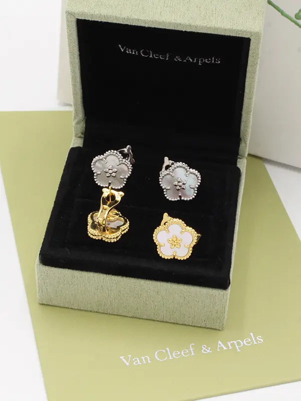 حلق فان كليف زهرات الامبرا اند اربلز الماستر حلق van cleef