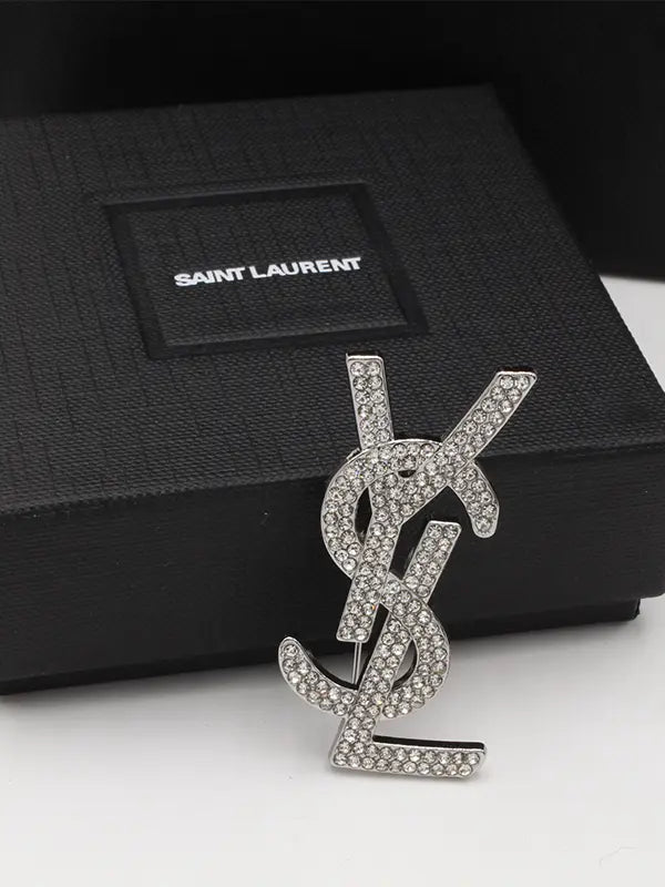بروش ايف سان لوران كريستال وسط بروش ysl فضي