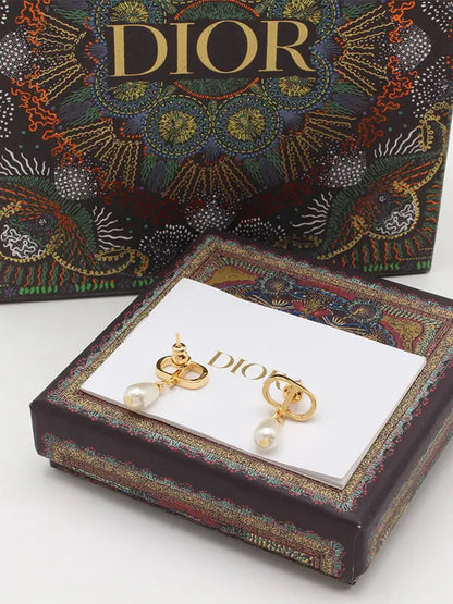 حلق ديور لونق بيرل لوقو حلق dior