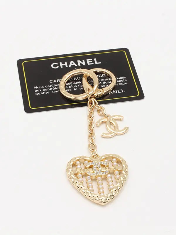 ميدالية شانيل 232 ميدالية chanel